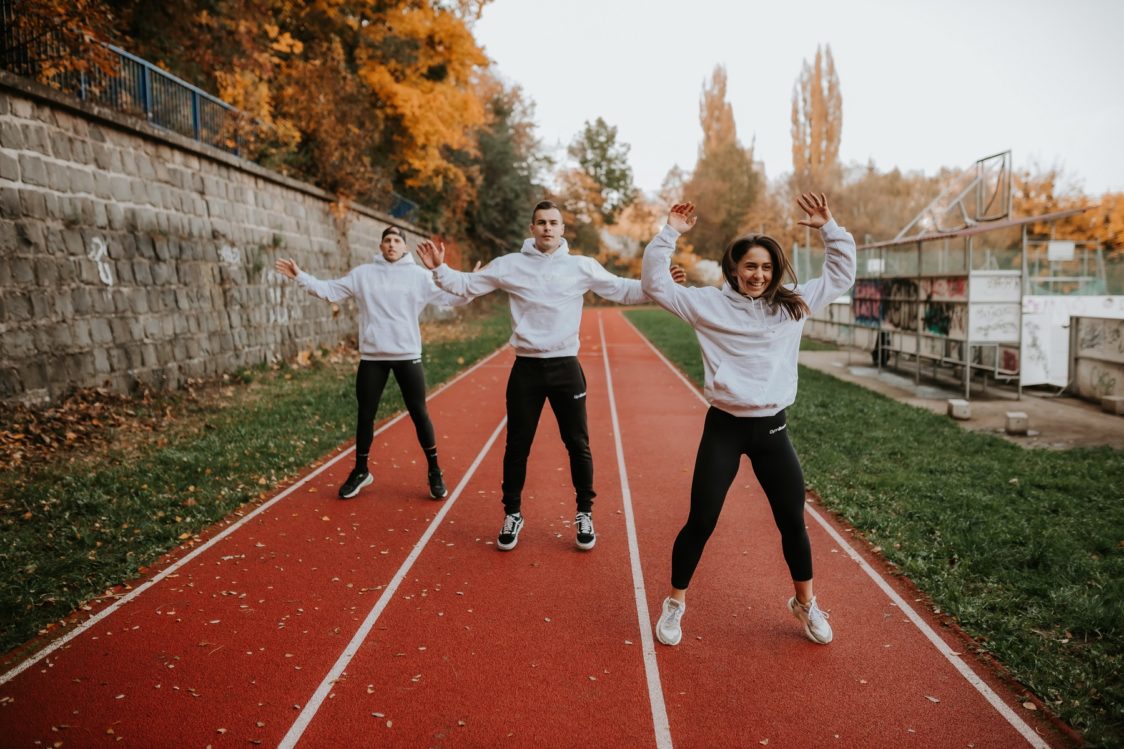 Προπόνηση cardio - jumping jacks