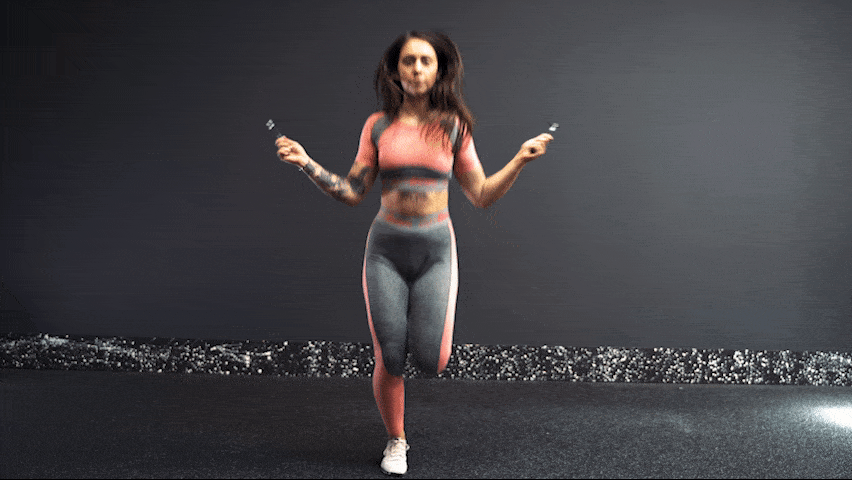 Πώς να κάνετε σωστά την άσκηση butt kicks;