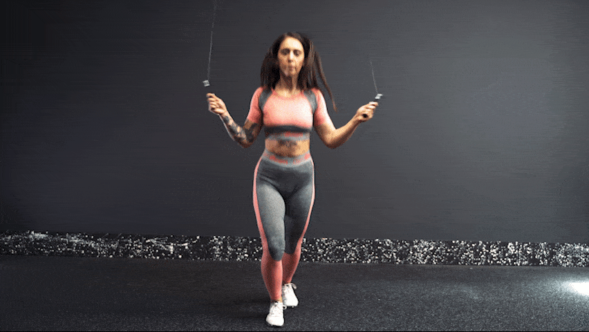 Πώς να κάνετε την άσκηση Forward Straddles με σχοινάκι;