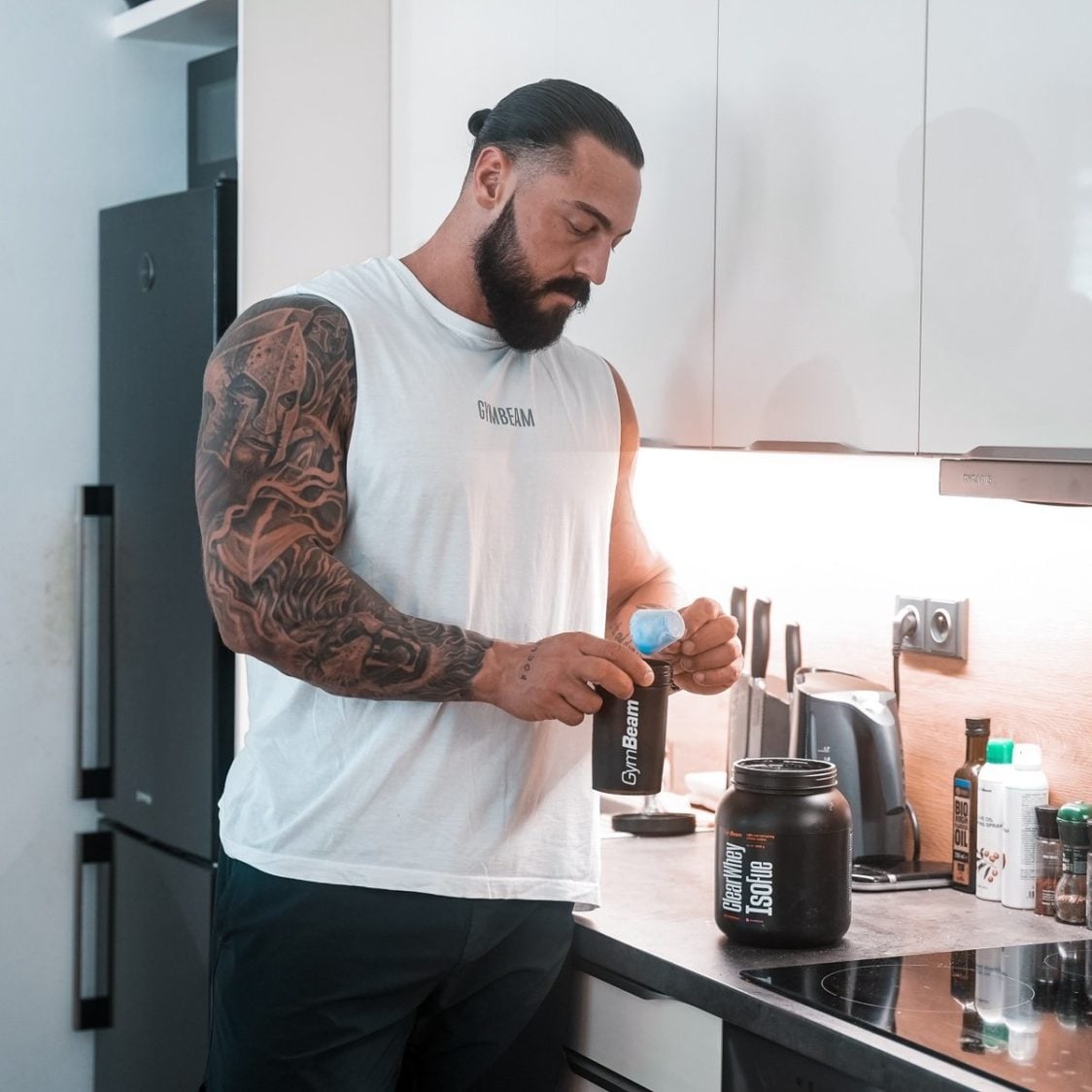 Πόση πρωτεΐνη περιέχει η απομονωμένη πρωτεΐνη ορού γάλακτος;