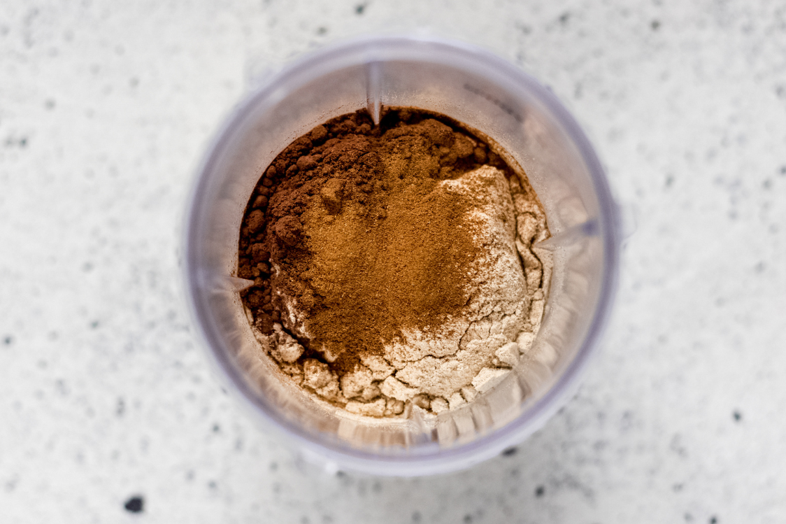 Ζεστή σοκολάτα με πρωτεΐνη - ξηρά συστατικά Ζεστή σοκολάτα με πρωτεΐνη - ξηρά συστατικά