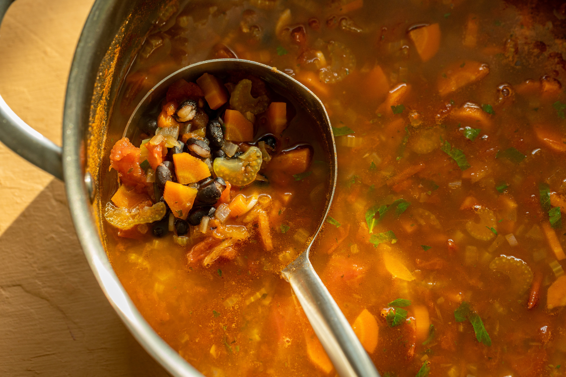 Σούπα με Μαύρα φασόλια και Ζυμαρικά