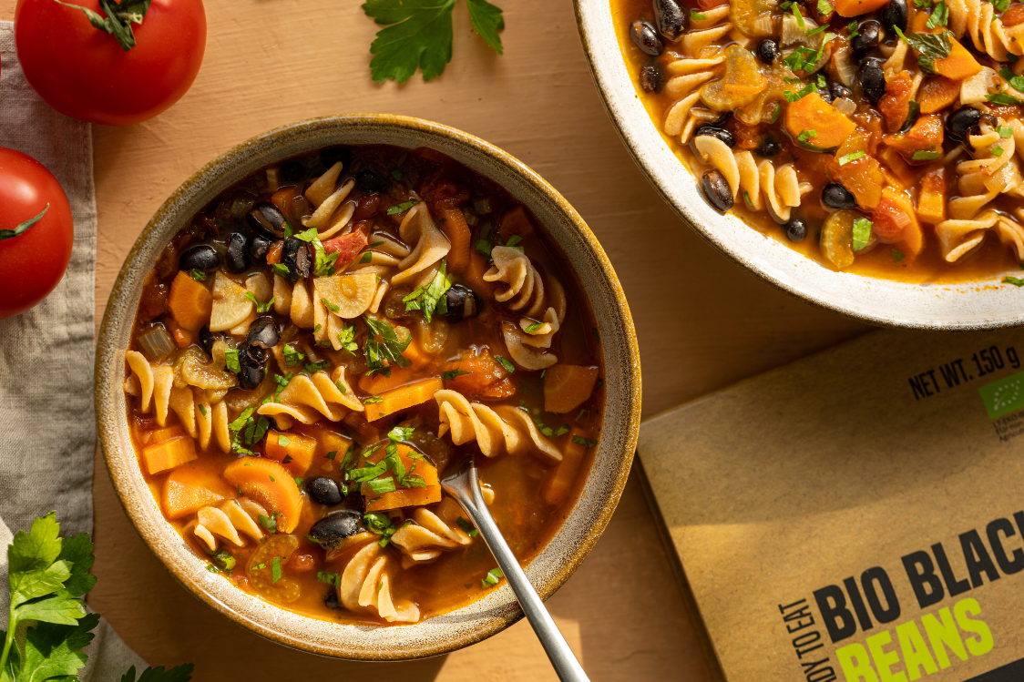 Σούπα με Μαύρα φασόλια και Ζυμαρικά