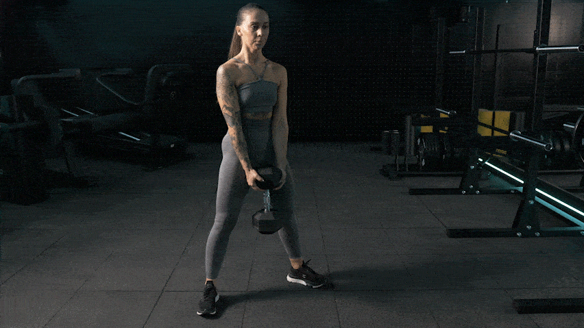 Sumo squat με αλτήρα