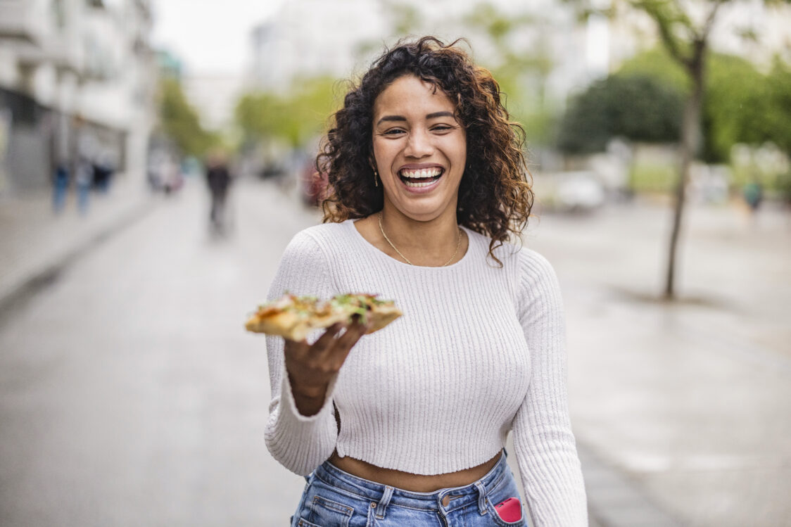 Η ανθυγιεινή διατροφή συμβάλλει στην αύξηση των επιπέδων χοληστερόλης. Η ανθυγιεινή διατροφή συμβάλλει στην αύξηση των επιπέδων χοληστερόλης.