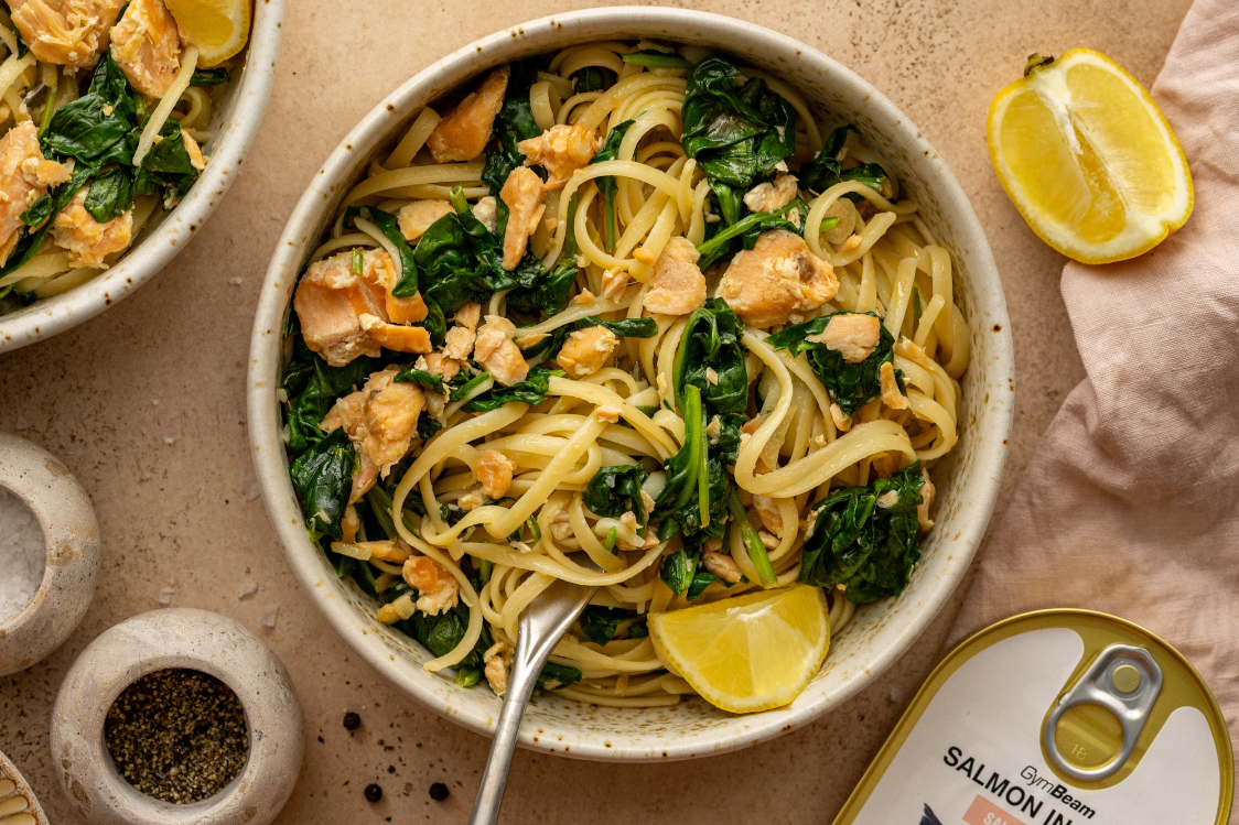 Ζυμαρικά με σπανάκι και σολομό - παρασκευή Ζυμαρικά με σπανάκι και σολομό - παρασκευή