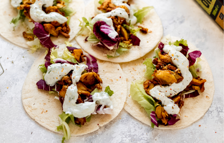 Συνταγή Fitness: Κεμπάπ σε τορτίγια με σάλτσα σκόρδου