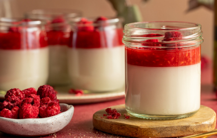 Fitness συνταγή: Panna Cotta καρύδας με σμέουρα
