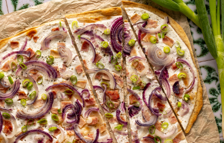 Fitness συνταγή:  Αλμυρή πίτα Flammkuchen  με κρέμα γάλακτος και κρεμμύδι