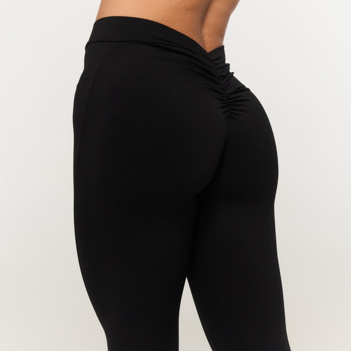 Women‘s Fierce V-back Leggings Black - GymBeam